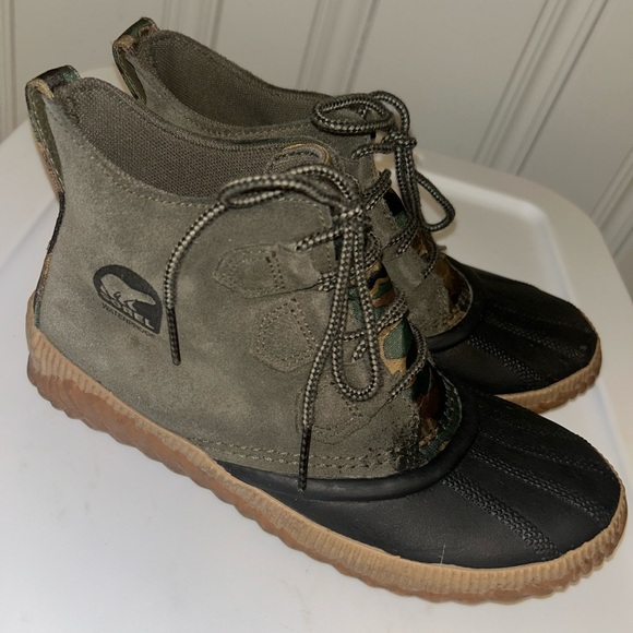 Sorel Olive and Black Lace-Up Boots - Picture 1 of 9